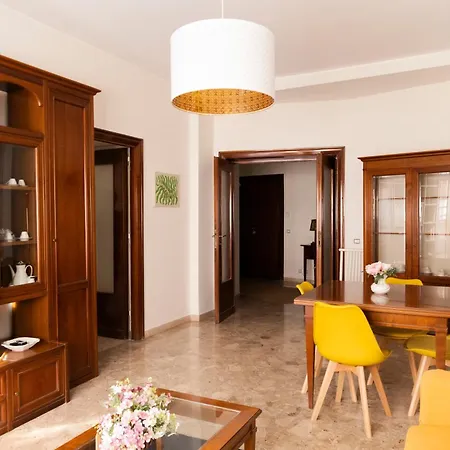 Scena Vaticana Apartment *